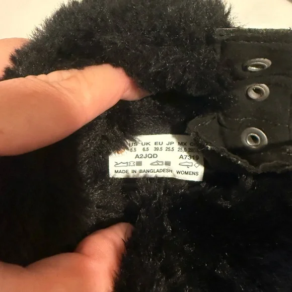 Black suede fur trim Timberland booties - Picture 6 of 10